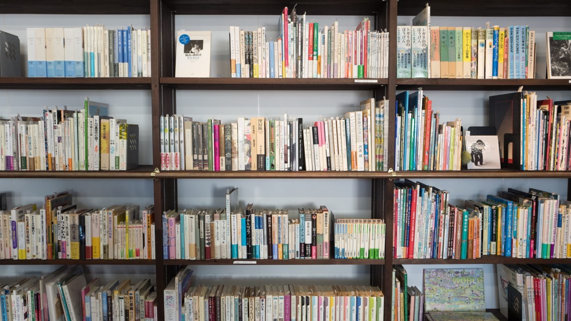 SUIVEZ CES 8 STRATÉGIES POUR EMBALLER LES LIVRES ET VOUS AUREZ MAÎTRISÉ LA FAÇON DE DÉMÉNAGER VOTRE BIBLIOTHÈQUE. SUIVEZ CES 8 STRATÉGIES POUR EMBALLER LES LIVRES ET VOUS AUREZ MAÎTRISÉ LA FAÇON DE DÉMÉNAGER VOTRE BIBLIOTHÈQUE.